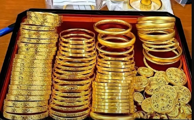 3 năm “đổi lì xì lấy vàng”, 2 bé gái tích lũy được 20 chỉ vàng, giá trị “kho báu nhỏ” tăng gấp đôi khi vàng lập đỉnh - Ảnh 1.