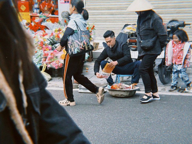 Đốt vàng mã và cách dạy con sâu sắc của người Việt - Ảnh 3.