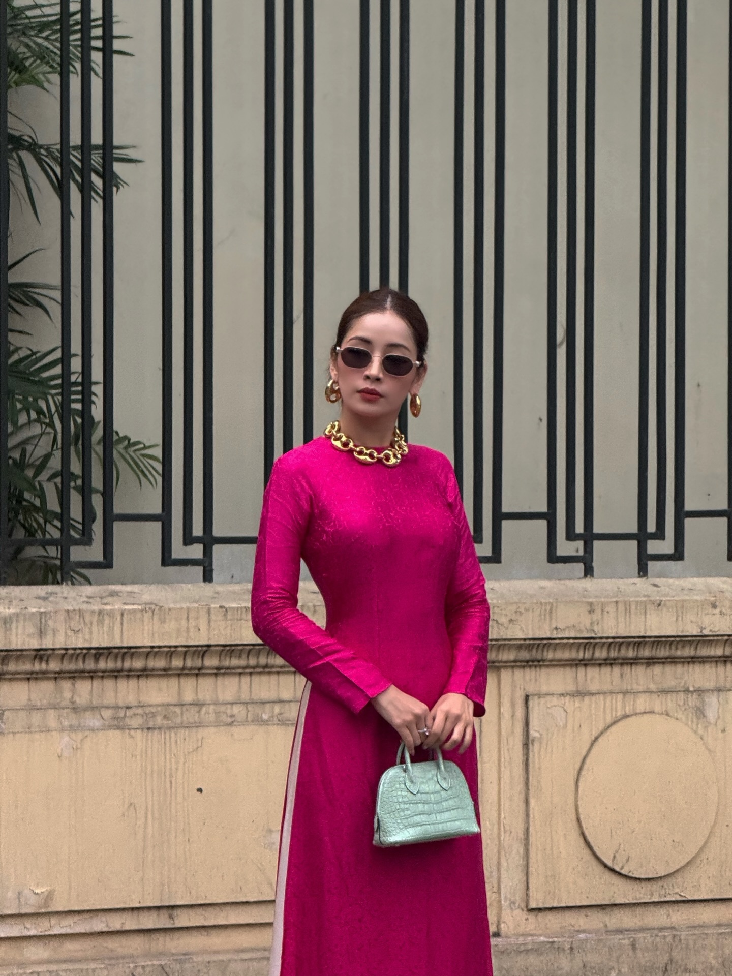 Tết nhất Chi Pu đeo vàng nặng người, fan vội hỏi trên cổ đang là mấy chục cây?- Ảnh 4.