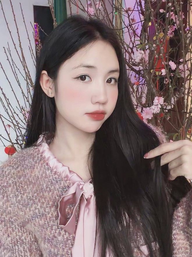 Hotgirl bóng đá Trần Thị Duyên khoe visual xinh đẹp, gây sốt ngày Tết: “Chào Ba, con lên đường đi làm nhiệm vụ Quốc gia” - Ảnh 4.