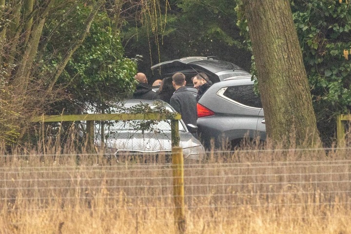 Em trai vua Charles, Ho&agrave;ng tử Andrew bị bắt giữ g&acirc;y chấn động nước anh - Ảnh 1.