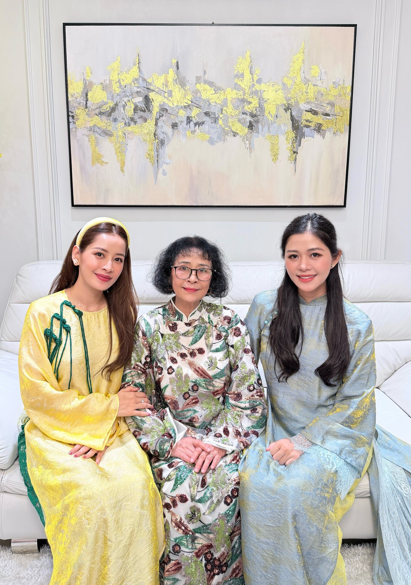 Tết nhất Chi Pu đeo vàng nặng người, fan vội hỏi trên cổ đang là mấy chục cây?- Ảnh 11.