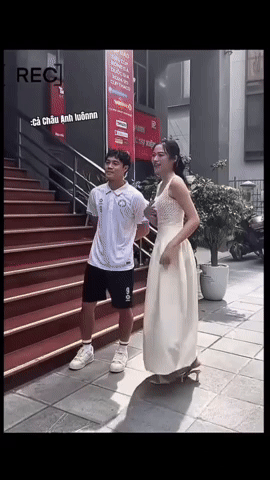 Hot lại ảnh Văn Toàn bẽn lẽn bên 2 Á hậu, bảo sao vẫn độc thân, mong tết đừng ai hỏi bao giờ lấy vợ- Ảnh 2. Hot lại ảnh Văn Toàn bẽn lẽn bên 2 Á hậu, bảo sao vẫn độc thân, mong tết đừng ai hỏi bao giờ lấy vợ- Ảnh 2.