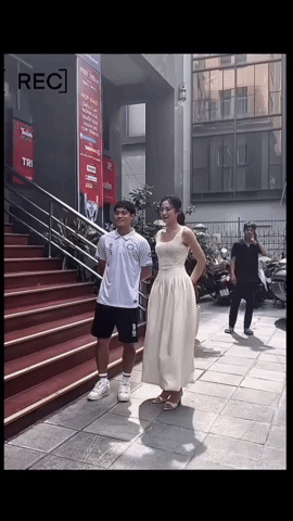 Hot lại ảnh Văn Toàn bẽn lẽn bên 2 Á hậu, bảo sao vẫn độc thân, mong tết đừng ai hỏi bao giờ lấy vợ- Ảnh 3. Hot lại ảnh Văn Toàn bẽn lẽn bên 2 Á hậu, bảo sao vẫn độc thân, mong tết đừng ai hỏi bao giờ lấy vợ- Ảnh 3.