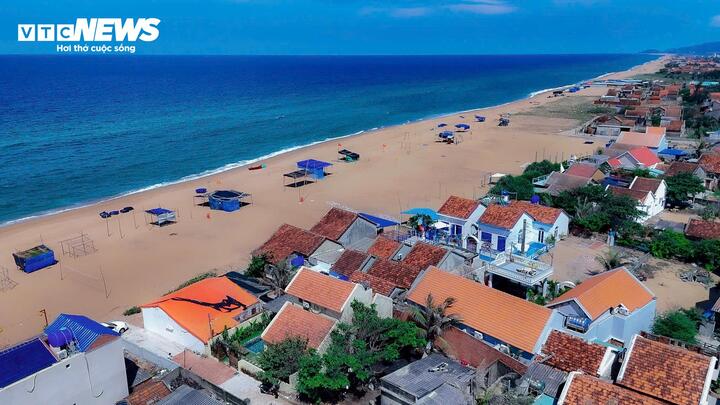 Độc đáo ngôi làng '100% nhà lợp mái đỏ' bên biển Đắk Lắk - Ảnh 8.