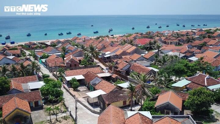 Độc đáo ngôi làng '100% nhà lợp mái đỏ' bên biển Đắk Lắk - Ảnh 6.