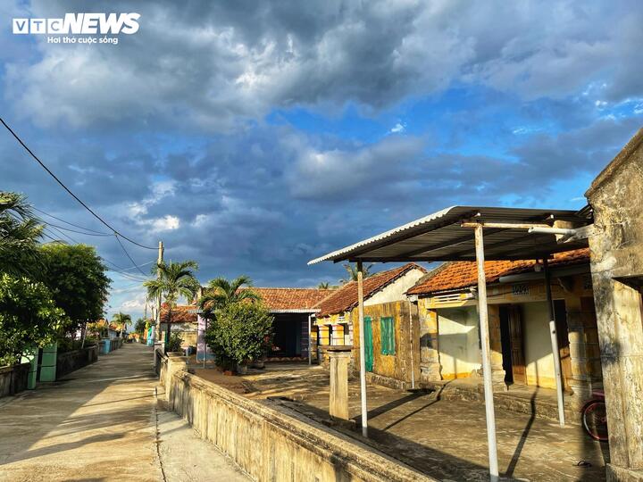 Độc đáo ngôi làng '100% nhà lợp mái đỏ' bên biển Đắk Lắk - Ảnh 9.