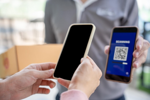 Nhận lì xì Tết 3 triệu đồng, người đàn ông liên tiếp nhận thông báo trừ tiền, tài khoản về 0 đồng chỉ sau 5 phút 21 liver express online shop paper container takeaway postman delivery service packages electronic money digital transfer112699 2964 1771465161847 1771465162184134172754