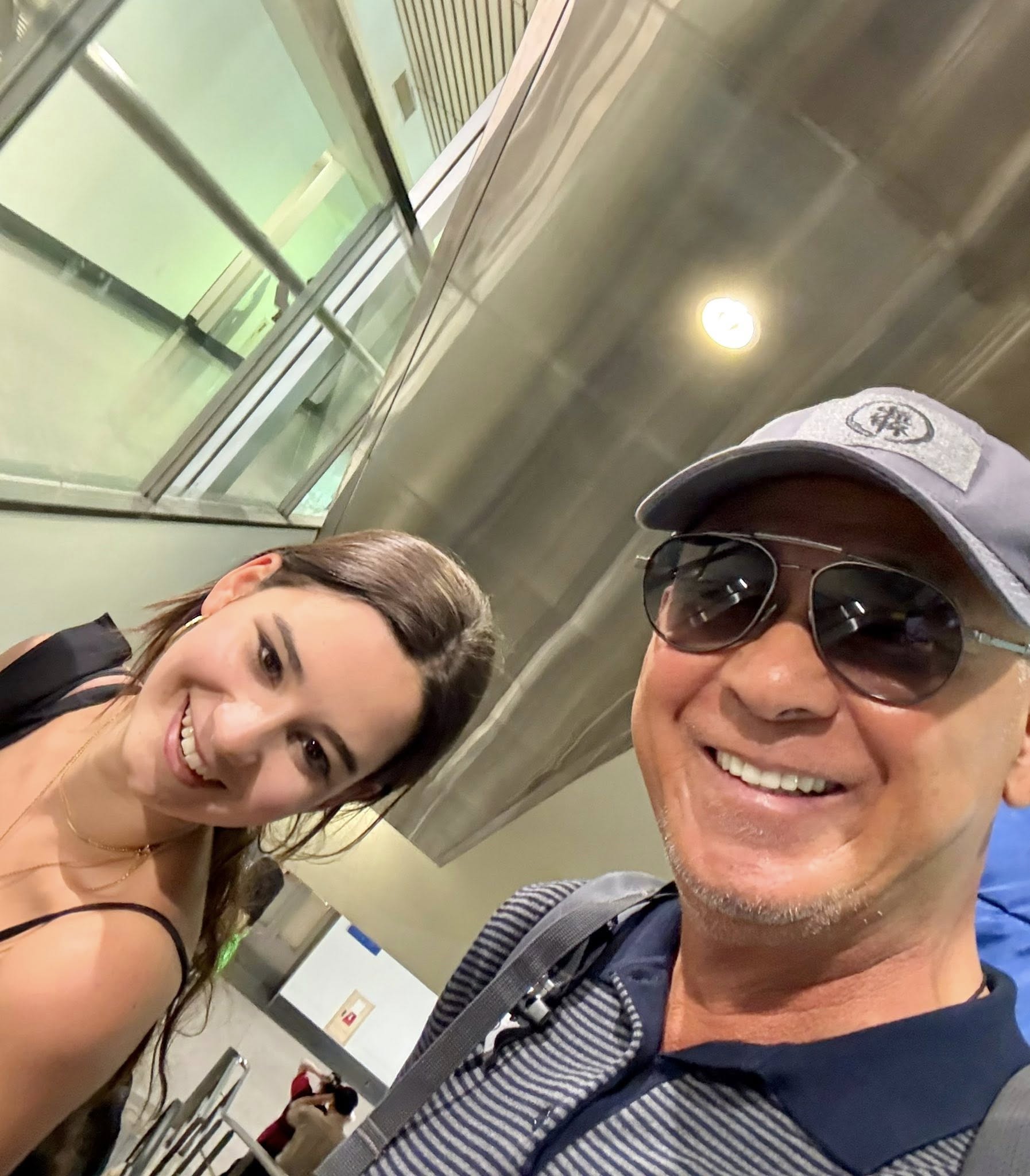 "Bố" Mỹ Tâm đang đi chúc Tết bị một cô gái nhầm là xe ôm: Chở luôn ra sân bay - Ảnh 3.