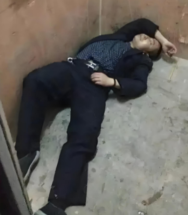 Chồng đưa bố đi chúc Tết nhà bác trưởng nhưng rồi chỉ mình bố về, chiều tối tôi mới thấy mặt anh trong tình cảnh "cạn lời" - Ảnh 1.