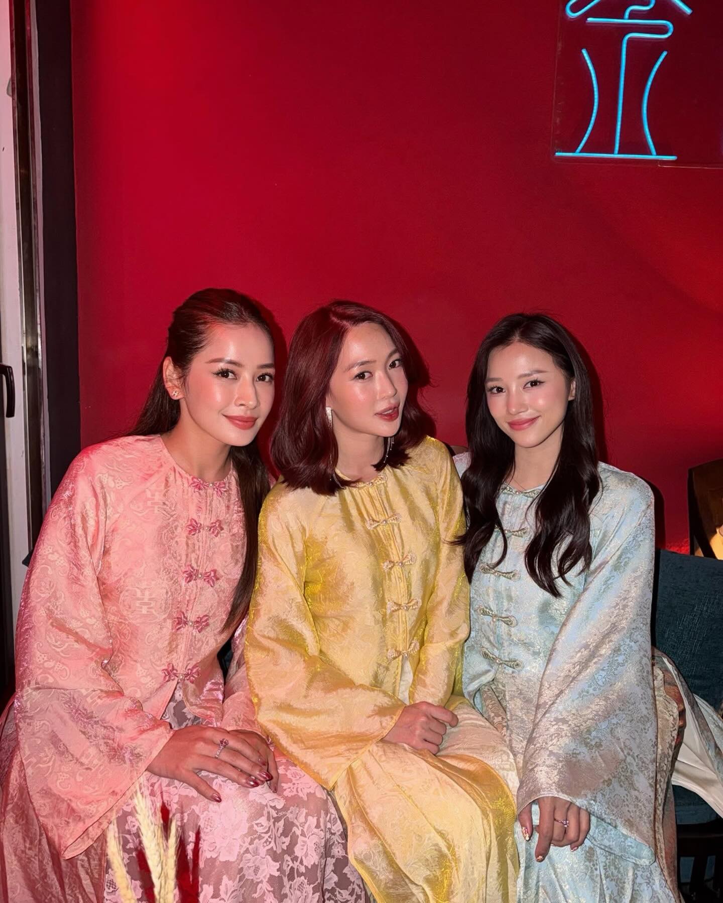 Tết nhất Chi Pu đeo vàng nặng người, fan vội hỏi trên cổ đang là mấy chục cây?- Ảnh 12.