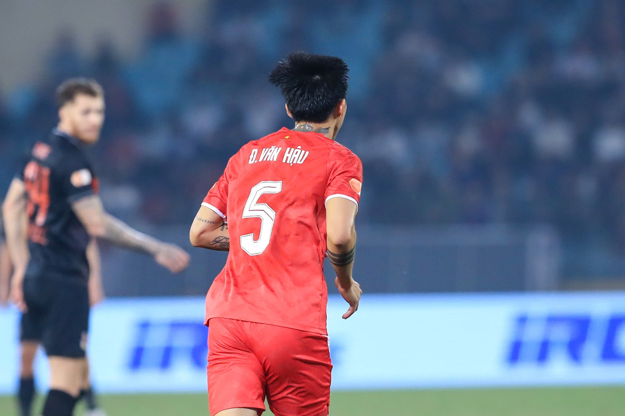 Văn Hậu chấn thương phải rời sân bằng cáng- Ảnh 9.