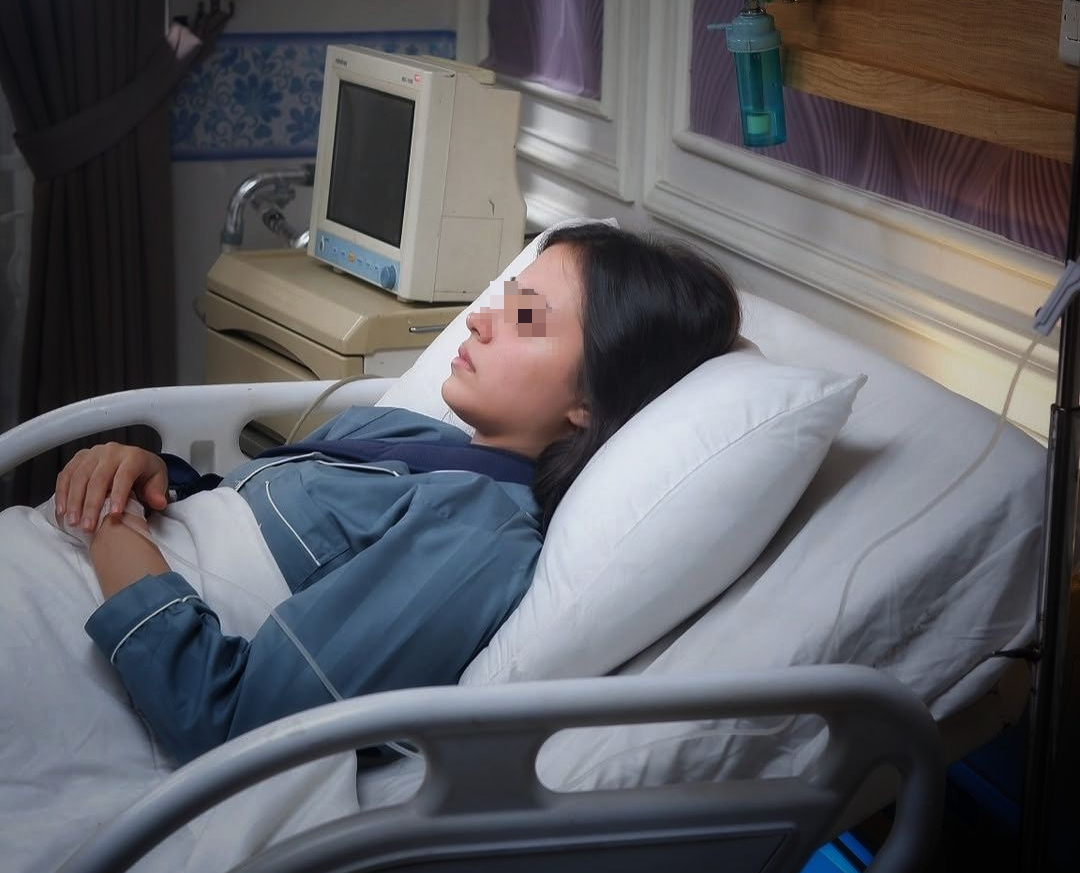 Thiếu nữ 19 tuổi mắc ung thư dạ d&agrave;y v&igrave; ăn m&oacute;n thịt thơm nức mũi, "vạn người m&ecirc;" 4 lần mỗi tuần - Ảnh 1.