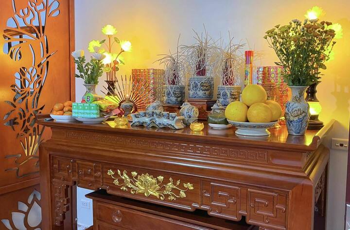 Những điều kiêng kỵ khi lau dọn bàn thờ cuối năm để đón Tết 2026 - Ảnh 1.