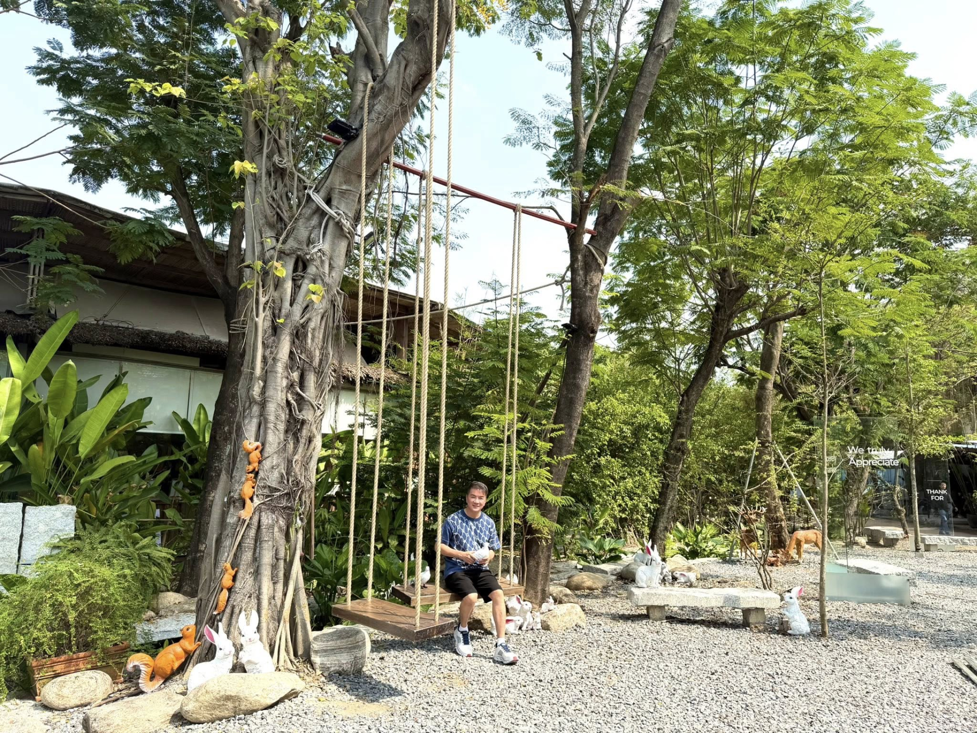 Cận cảnh nơi b&aacute;n cafe của "&ocirc;ng ho&agrave;ng nhạc Việt" đ&igrave;nh đ&aacute;m một thời ở tuổi 55 - Ảnh 1.