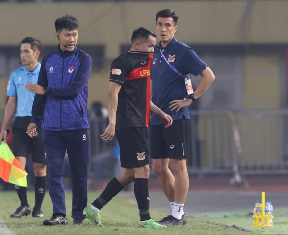 Trọng tài Malaysia bị HLV Ninh Bình chỉ trích nặng nề - Ảnh 3.