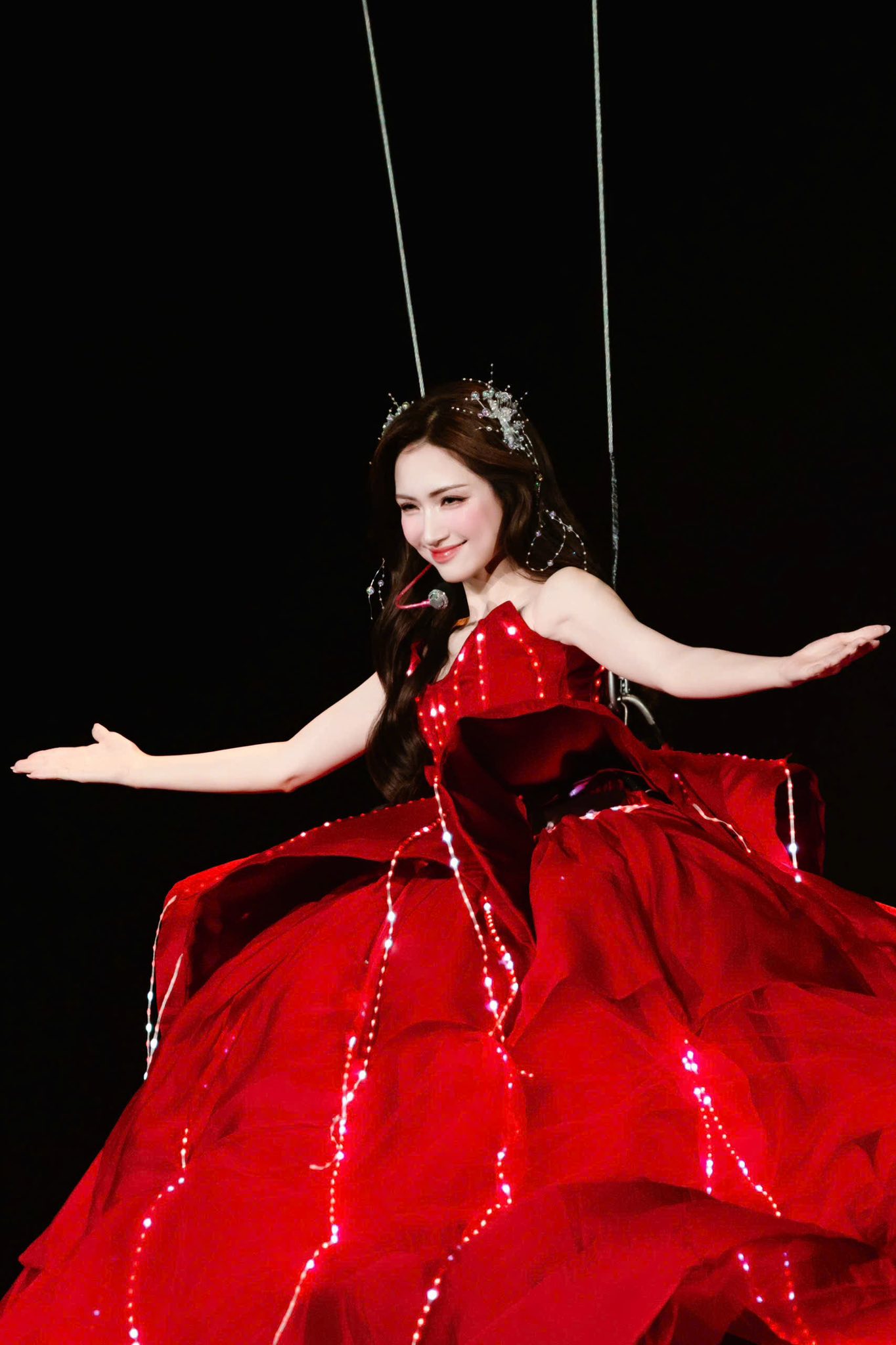 Hoà Minzy xin lỗi- Ảnh 1.