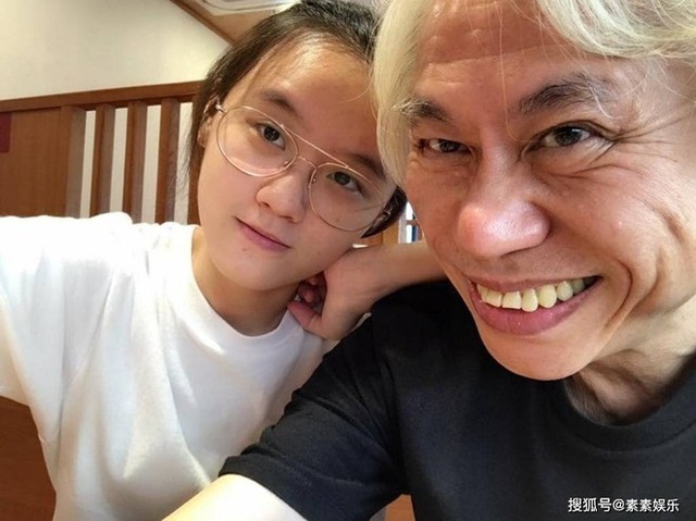 Cái kết của người vợ trẻ trong mối tình ông - cháu gây sốc showbiz: Điên loạn, lang thang đầu đường xó chợ ăn xin- Ảnh 4. Cái kết của người vợ trẻ trong mối tình ông - cháu gây sốc showbiz: Điên loạn, lang thang đầu đường xó chợ ăn xin- Ảnh 4.