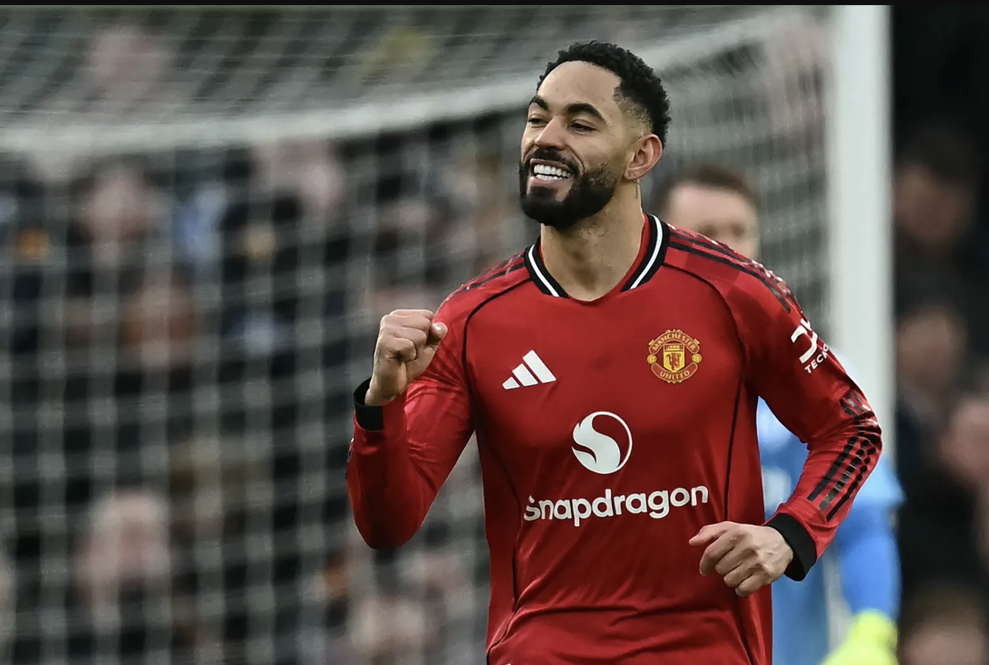 Sesko lập c&ocirc;ng ph&uacute;t b&ugrave; giờ, Man United thắng trận Ngoại hạng thứ ba li&ecirc;n tiếp - Ảnh 4.