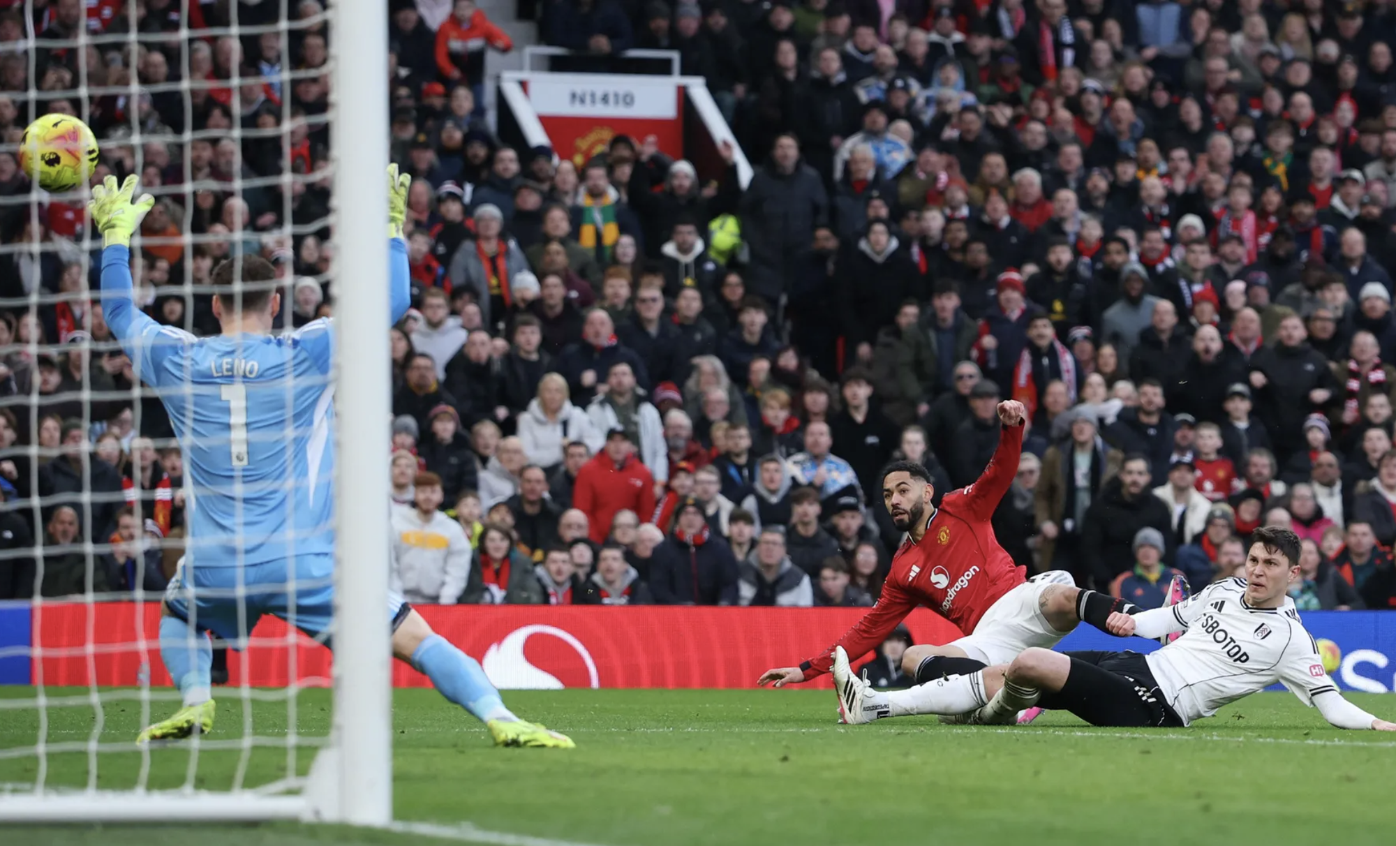 Sesko lập c&ocirc;ng ph&uacute;t b&ugrave; giờ, Man United thắng trận Ngoại hạng thứ ba li&ecirc;n tiếp - Ảnh 3.