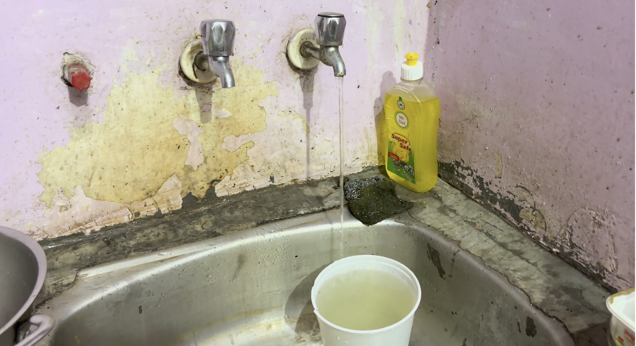 Khủng hoảng nước sạch tại Ấn Độ: H&agrave;ng triệu người d&acirc;n khổ sở v&igrave; nước bẩn - Ảnh 3.