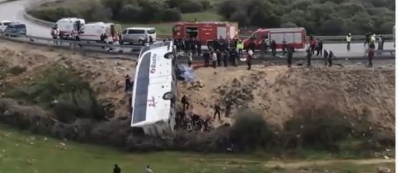 Thảm kịch xe bu&yacute;t tại Thổ Nhĩ Kỳ: 9 người chết, 26 người bị thương - Ảnh 2.