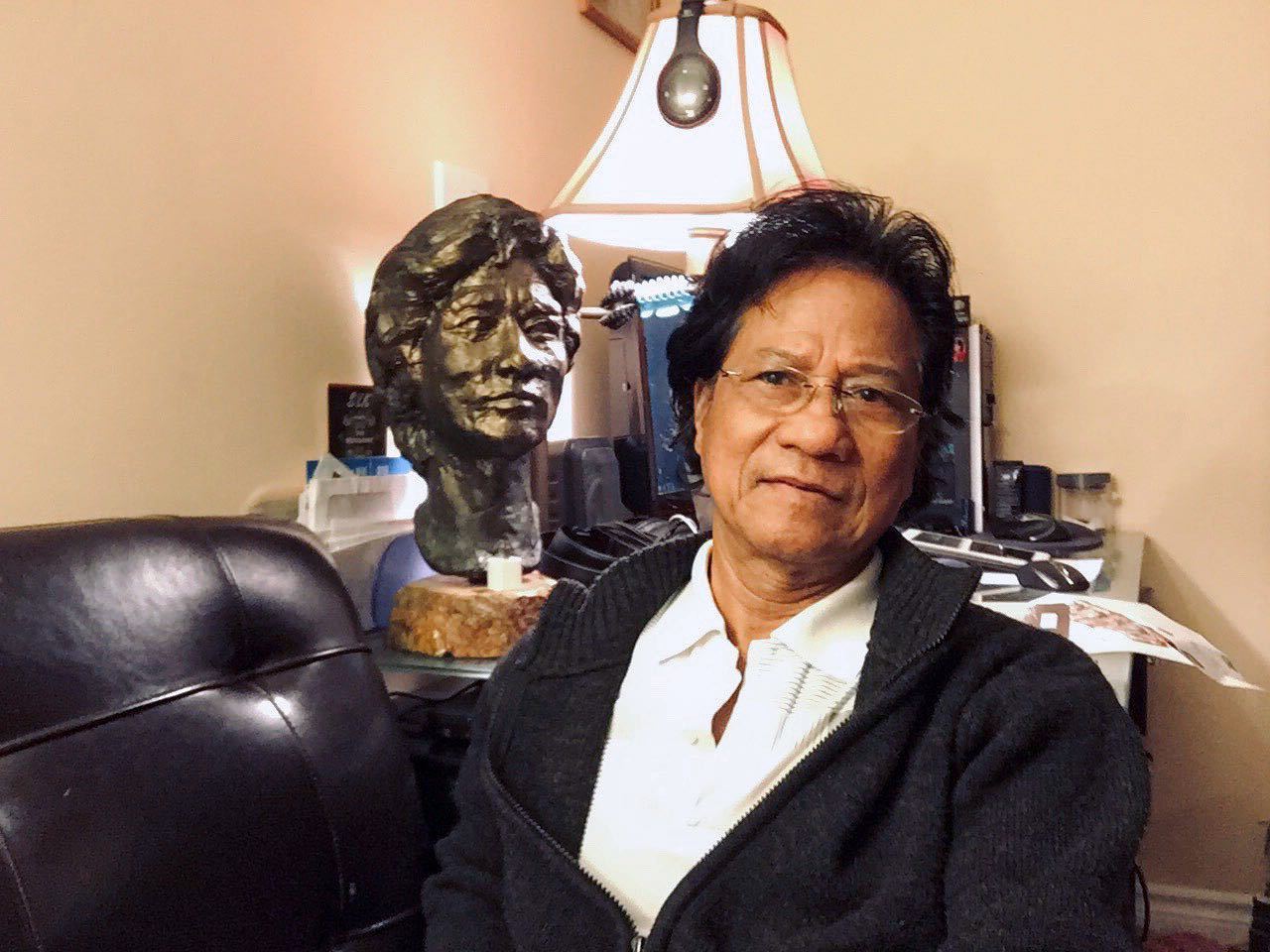 Nam ca sĩ 4 đời vợ, 14 con, không nhớ hết có bao nhiêu cháu: 84 tuổi vẫn đi show khắp thế giới - Ảnh 1.