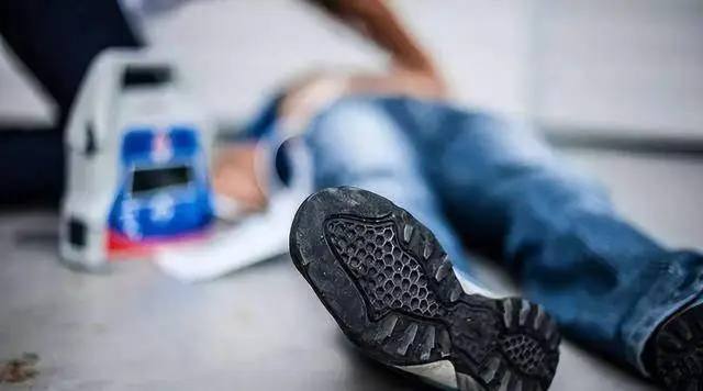 Người phụ nữ 68 tuổi đột ngột qua đời vào đêm khuya, bác sĩ thở dài: Ở tuổi già còn cố làm việc này vào ban đêm là không được!- Ảnh 1.