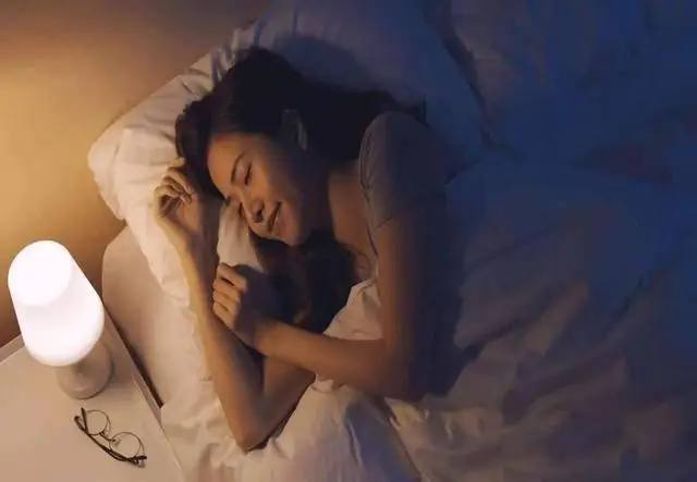 Người phụ nữ 68 tuổi đột ngột qua đời vào đêm khuya, bác sĩ thở dài: Ở tuổi già còn cố làm việc này vào ban đêm là không được!- Ảnh 4.