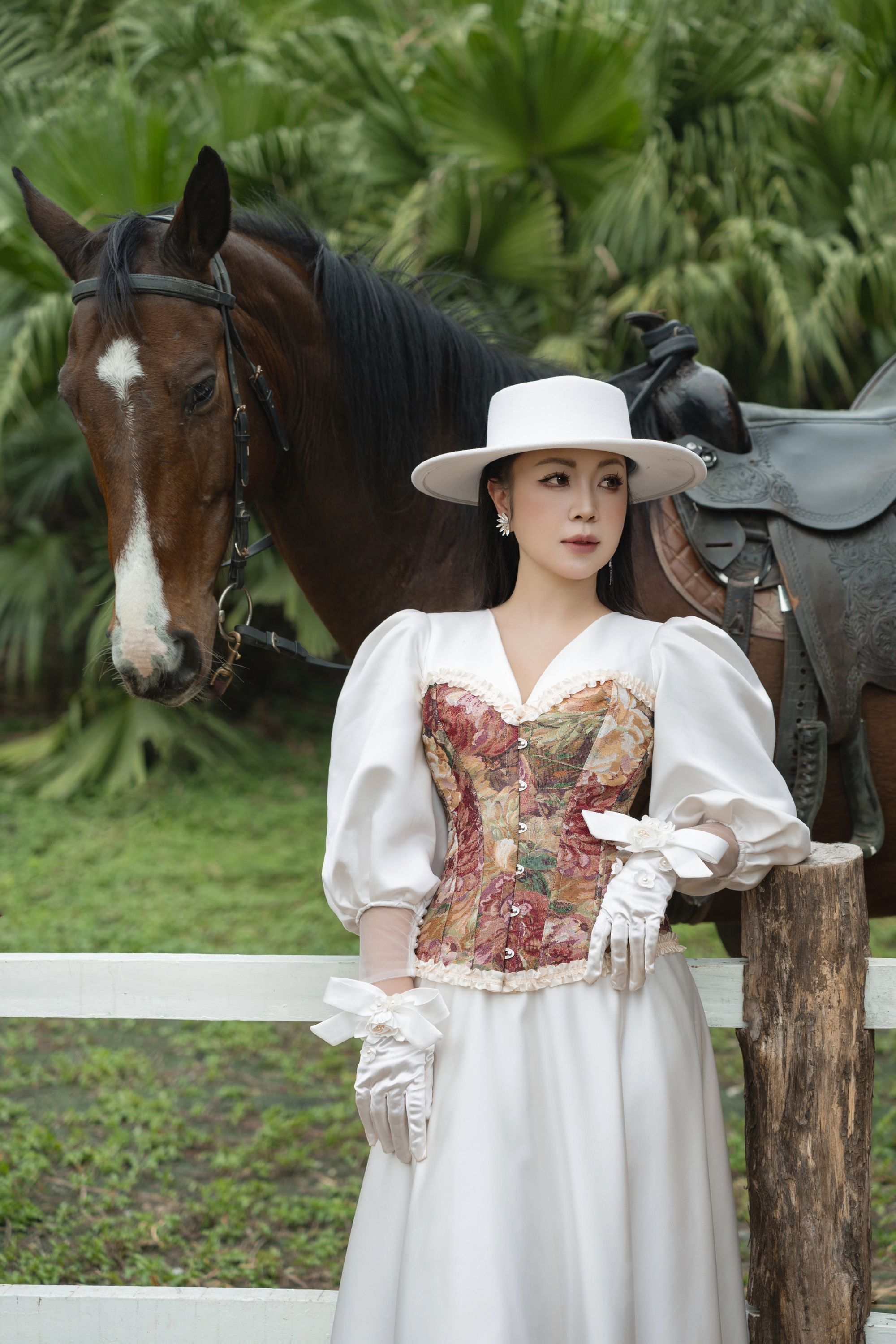 Hoa hậu Ho&agrave;ng Thu Thủy: L&agrave; gi&aacute;m đốc, MC song ngữ, gửi 1 th&ocirc;ng điệp tới phụ nữ nghe chỉ thấy đ&uacute;ng- Ảnh 3.