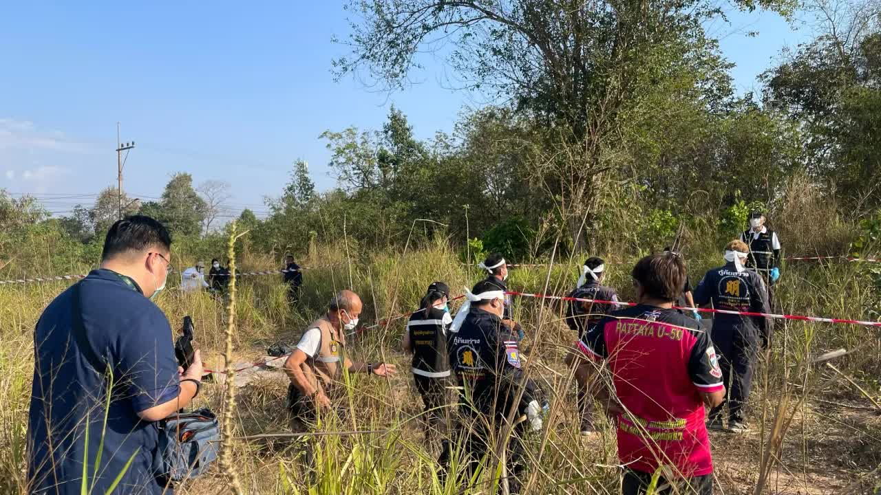 Phát hiện thithe người đàn ông nước ngoài tại 5 vị trí khác nhau ngoài bãi đất hoang Phát hiện thithe người đàn ông nước ngoài tại 5 vị trí khác nhau ngoài bãi đất hoang