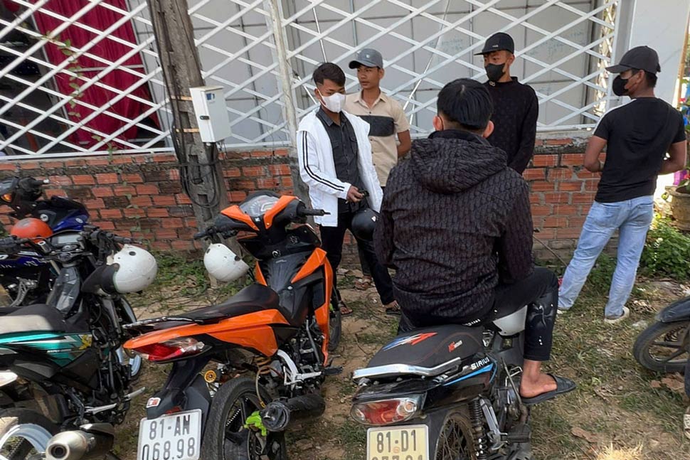 Chạy xe vào đám cưới trốn CSGT, nhóm thanh niên ở Gia Lai bị phạt 101 triệu đồng - Ảnh 1.