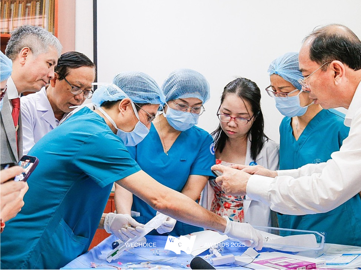Hai bệnh viện, một &ecirc;-k&iacute;p b&aacute;c sĩ v&agrave; h&agrave;nh tr&igrave;nh đi cứu những tr&aacute;i tim nhỏ bằng quả d&acirc;u t&acirc;y ở trong bụng mẹ- Ảnh 24.