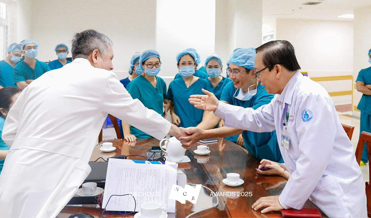 Hai bệnh viện, một &ecirc;-k&iacute;p b&aacute;c sĩ v&agrave; h&agrave;nh tr&igrave;nh đi cứu những tr&aacute;i tim nhỏ bằng quả d&acirc;u t&acirc;y ở trong bụng mẹ- Ảnh 25.