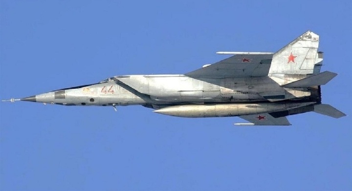 Trinh s&aacute;t cơ mới của Nga v&agrave; MiG - 25 r: So s&aacute;nh c&ocirc;ng nghệ UAV hiện đại năm 2026 - Ảnh 1.