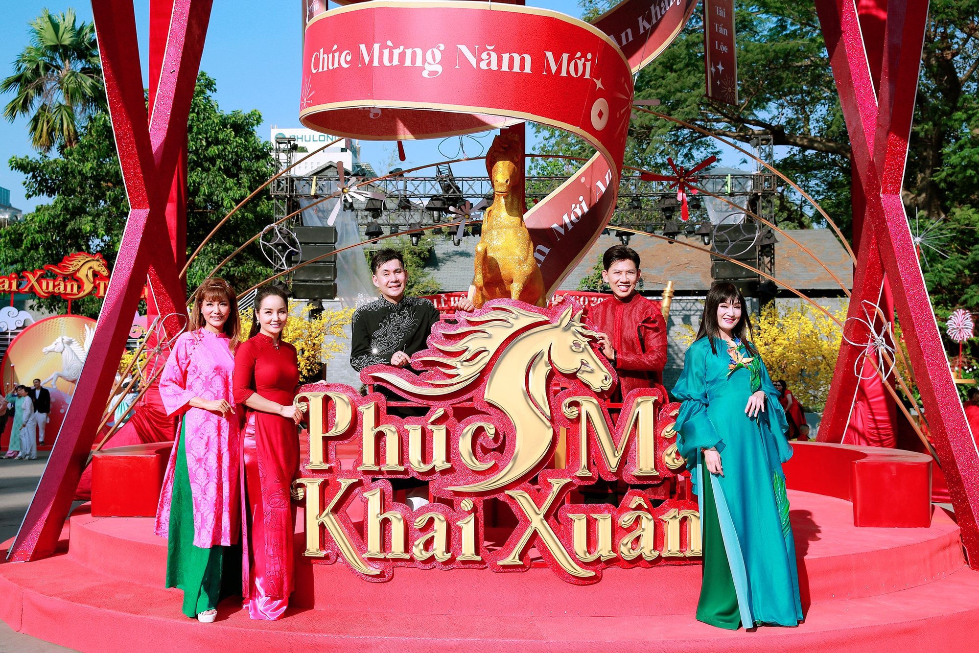 Á hậu Băng Châu và hơn 100 nghệ sĩ nhận bằng khen "Nghệ sĩ vì cộng đồng"- Ảnh 11.