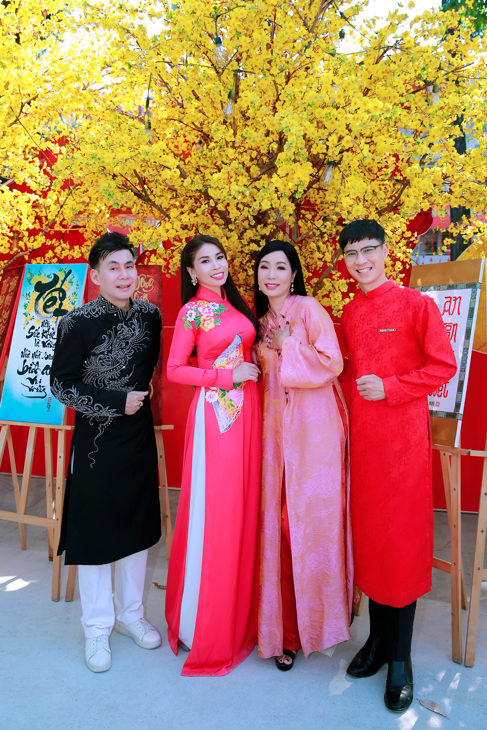 Á hậu Băng Châu và hơn 100 nghệ sĩ nhận bằng khen "Nghệ sĩ vì cộng đồng"- Ảnh 10.