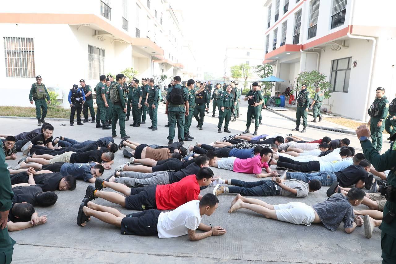 Campuchia triệt ph&aacute; trung t&acirc;m lừa đảo lớn, bắt giữ hơn 2.000 người nước ngo&agrave;i- Ảnh 4.