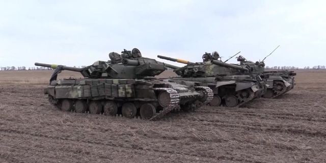 Đội xe tăng T - 64 của Ukraine đối mặt với nguy cơ tuyệt chủng trong cuộc chiến 2026 - Ảnh 2.