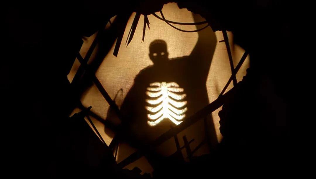 B&iacute; mật kinh ho&agrave;ng ph&iacute;a sau c&aacute;nh cửa ngầm tr&ecirc;n g&aacute;c m&aacute;i v&agrave; tội &aacute;c r&uacute;ng động của nữ s&aacute;t thủ xổ số - Ảnh 1.