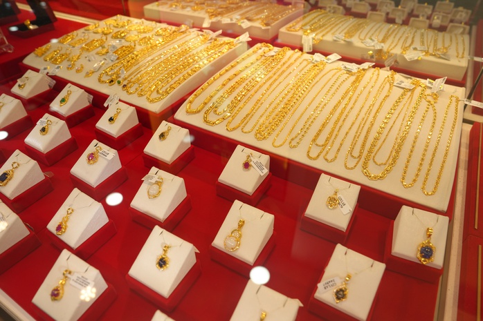 Giá vàng giảm mạnh nhất lịch sử 2026: Nguyên nhân và tác động Kinh tế - Ảnh 3. Giá vàng giảm mạnh nhất lịch sử 2026: Nguyên nhân và tác động Kinh tế - Ảnh 3.