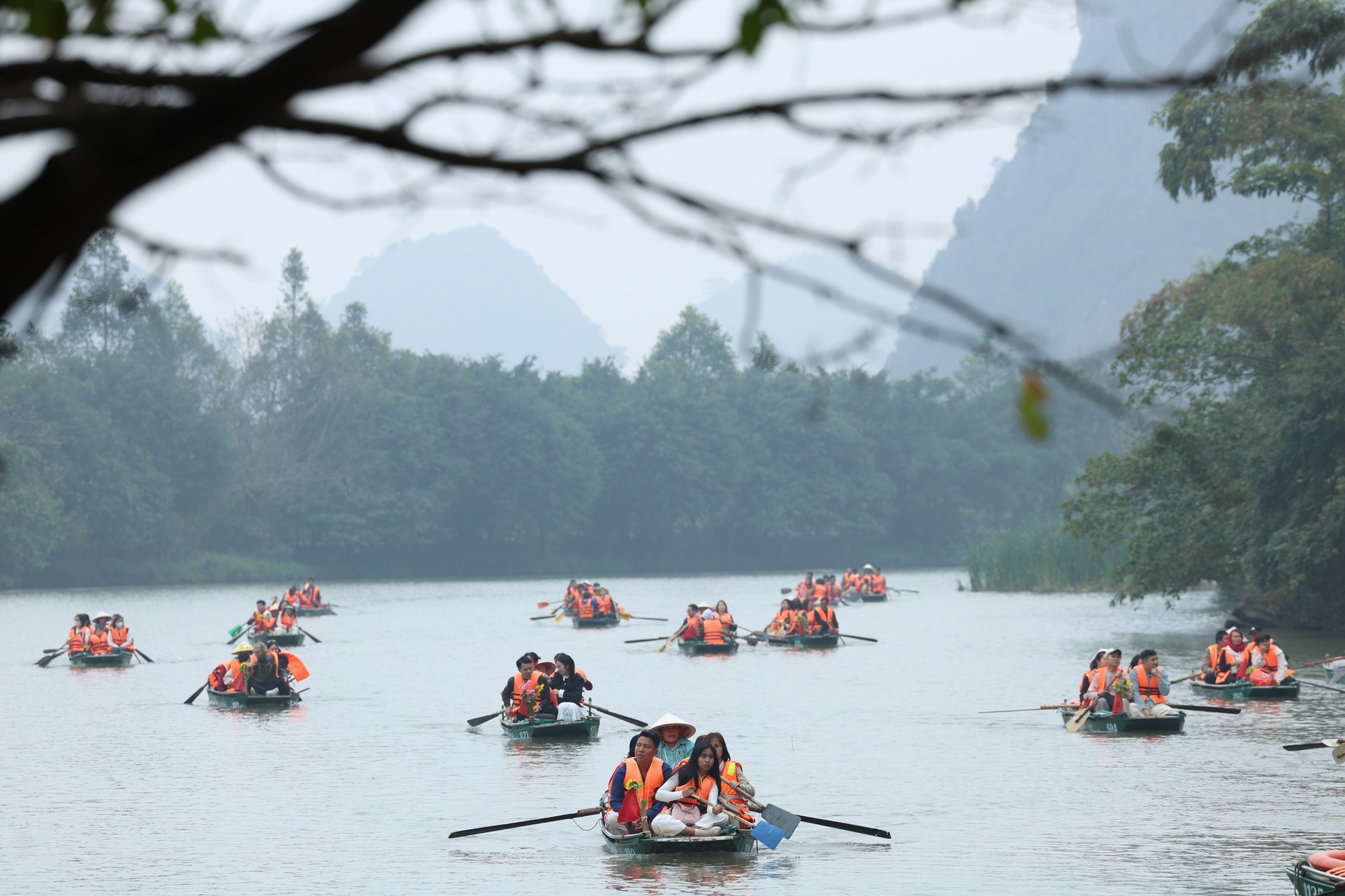 Di sản Tràng An (Ninh Bình) ra thông báo khẩn giữa mùng 4 Tết- Ảnh 3.