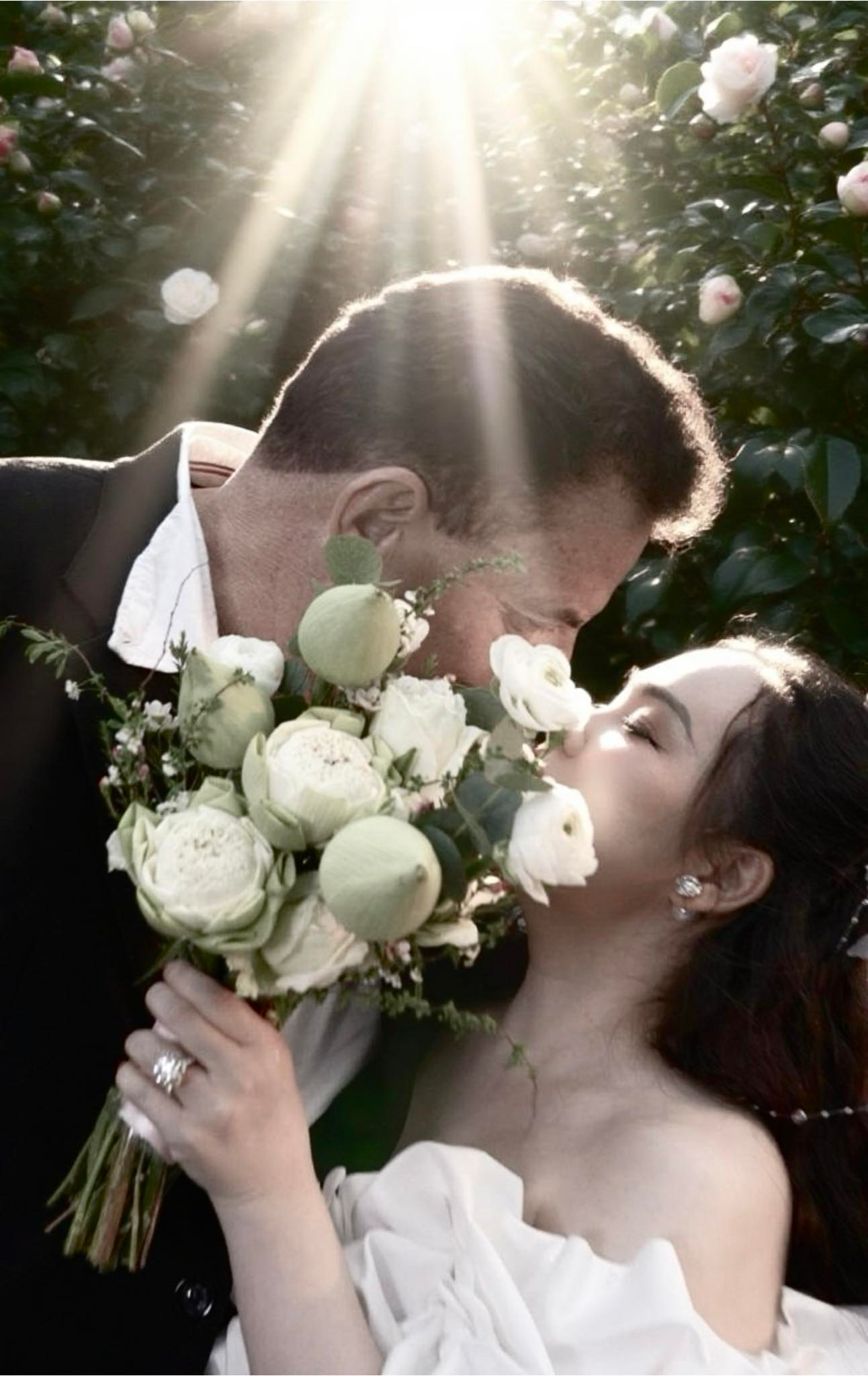 Kh&ocirc;ng phải nhiều tiền hay sang xịn, ph&uacute; b&agrave; "m&eacute;t rưỡi" c&oacute; kiểu ăn Tết khiến cả triệu phụ nữ ước mơ: Mấy ai c&oacute; đặc quyền n&agrave;y!- Ảnh 1.