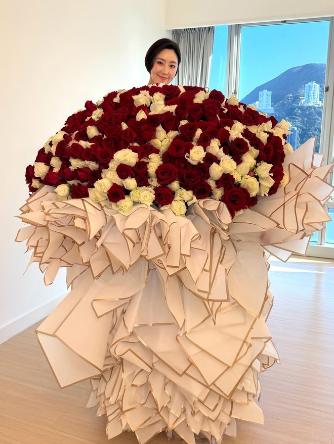 "Kiều nữ chứng khoán showbiz" sắp cưới lần 2, hôn phu là soái ca ngành bảo hiểm và có con riêng - Ảnh 1.