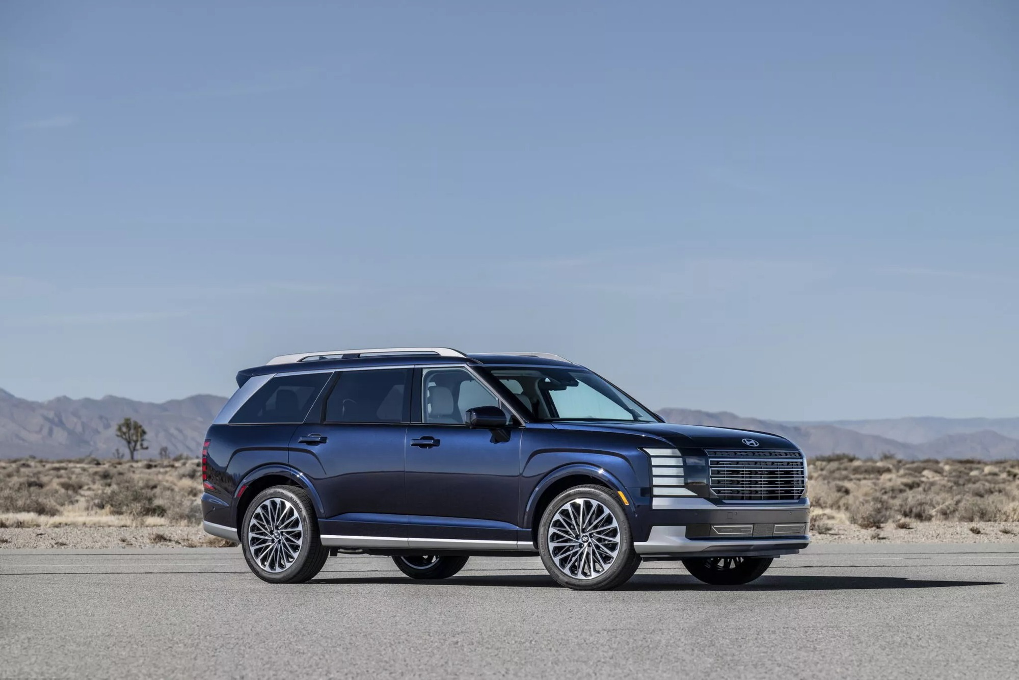 Thị trường ô tô Việt sắp đổi trật tự: Ai sẽ ra đòn quyết định? VinFast, Mazda, Hyundai, Toyota hay là…- Ảnh 2.