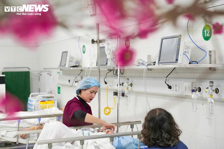 Bác sĩ tuyến cuối trực xuyên Tết, giành giật sự sống từng giây cho bệnh nhân 27 benh vien viet duc 6 17402730 1771562062904 1771562063097630513911