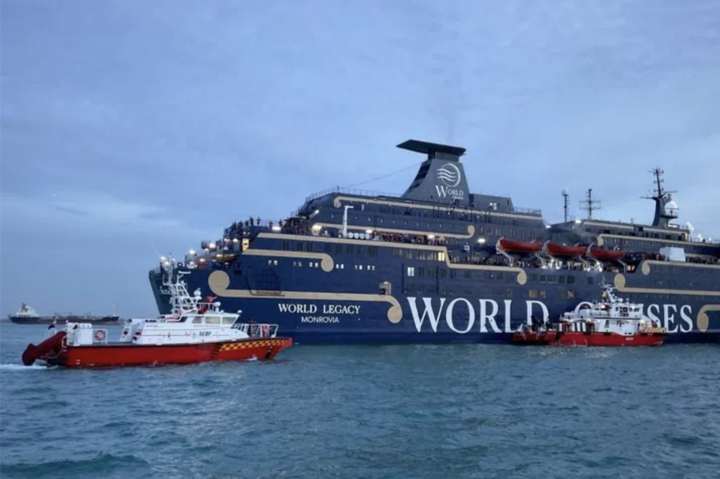 Cháy tàu du lịch ngoài khơi Singapore gây hoang mang cho 271 hành khách - Ảnh 1.