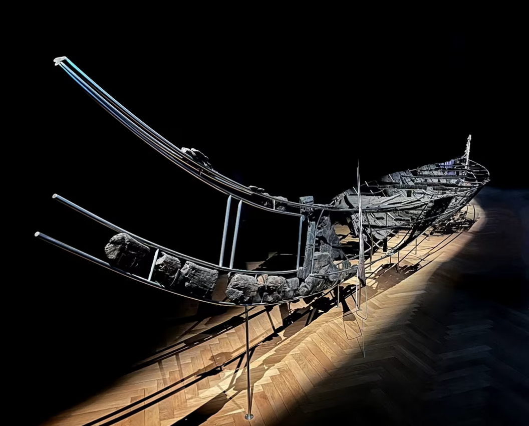 Giải m&atilde; b&iacute; ẩn từ gi&aacute;o sĩ phơi kh&ocirc; đến đạo qu&acirc;n của Napoleon năm 2026 - Ảnh 2.