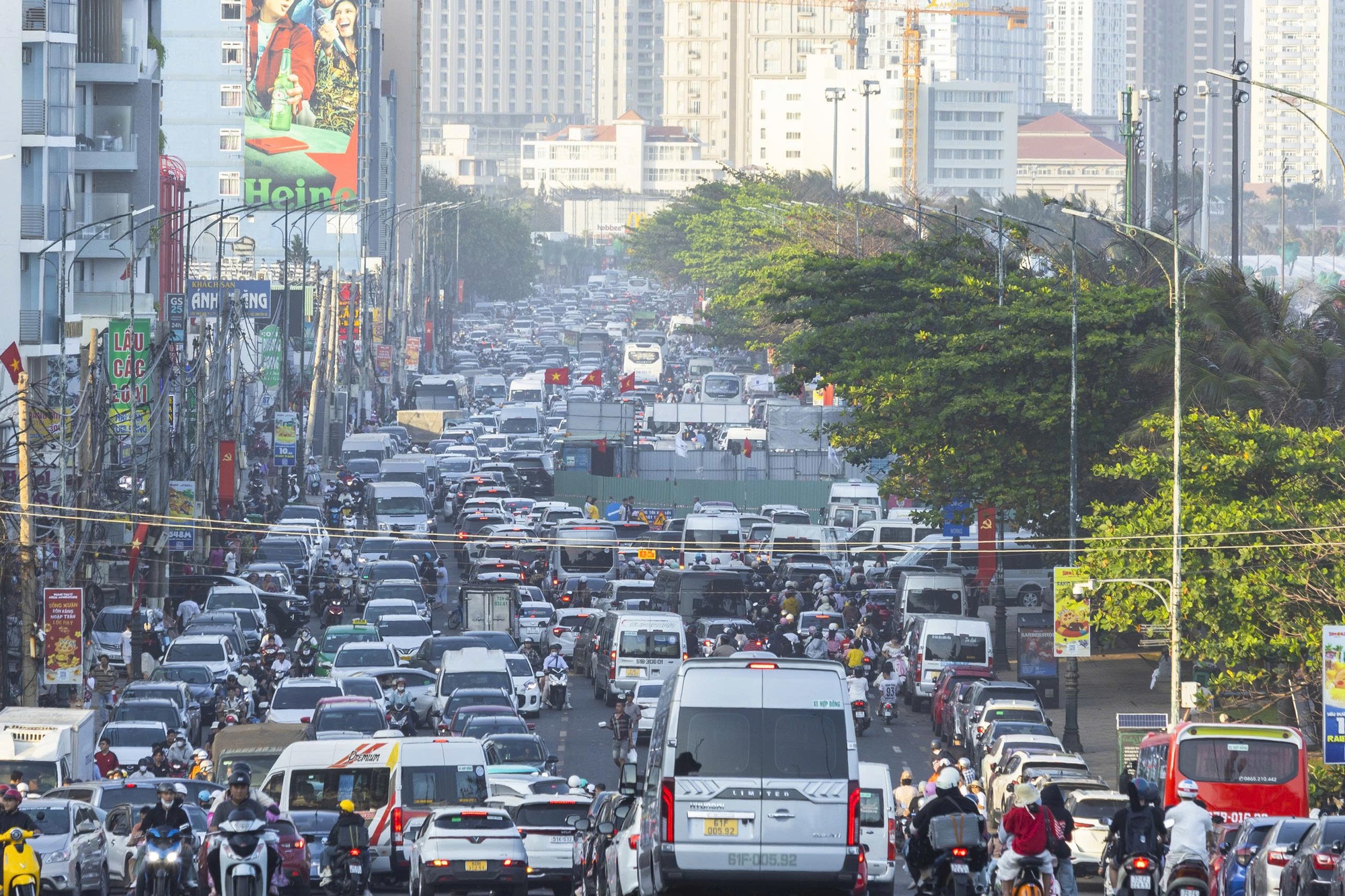 Vũng Tàu cứu 17 trường hợp gặp sự cố tắm biển trong dịp Tết Bính Ngọ 2026 - Ảnh 2.