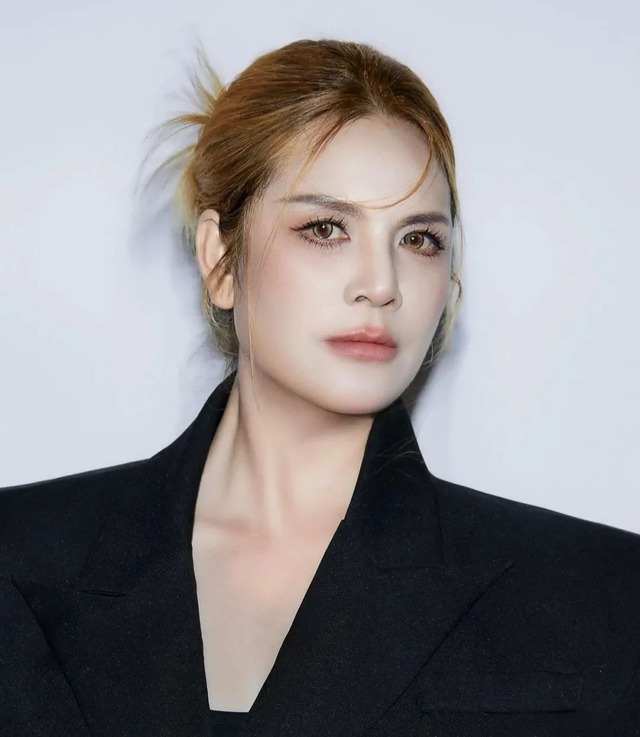 Biến căng m&ugrave;ng 6 Tết: Thu hồi giấy ph&eacute;p biểu diễn của nữ ca sĩ bị tẩy chay v&igrave; văng tục, vướng scandal nghi&ecirc;m trọng- Ảnh 1.